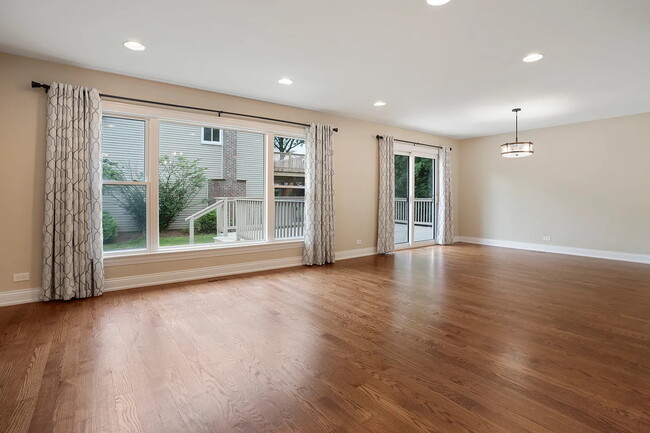 325 Bramble Ln in Schaumburg, IL - Building Photo - Building Photo