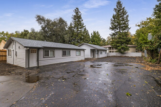 1122 Stewart Ave in Chico, CA - Building Photo - Building Photo