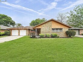 2930 Wuthering Heights Dr in Houston, TX - Building Photo