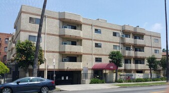 432 S Normandie Ave in Los Angeles, CA - Building Photo