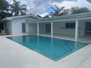 9840 SW 69th Ave in Miami, FL - Building Photo - Building Photo