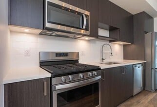 16678-16625 61 in Surrey, BC - Building Photo - Building Photo