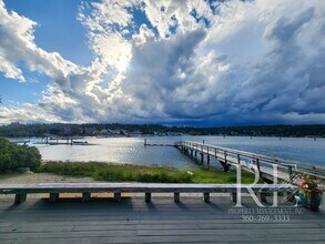20539 Chief Sealth Dr NE in Indianola, WA - Foto de edificio - Building Photo