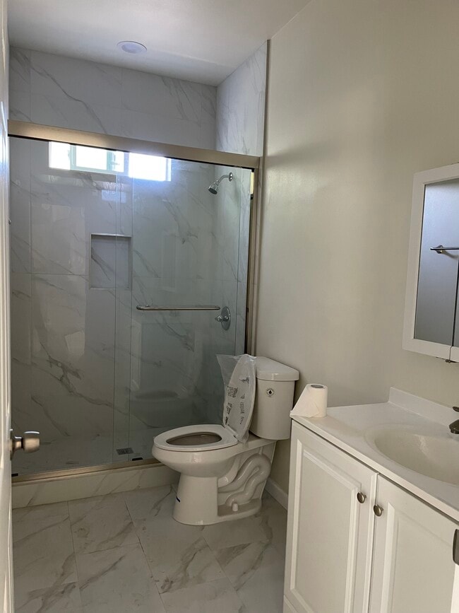 property at 914 N Maple St