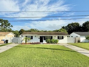641 72nd Ave N in St. Petersburg, FL - Foto de edificio - Building Photo