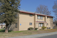 Central Valley I in Los Banos, CA - Foto de edificio - Building Photo