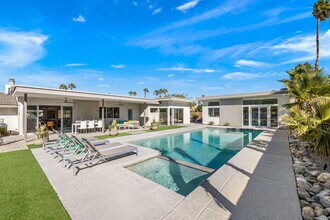 2413 E El Alameda in Palm Springs, CA - Building Photo - Building Photo
