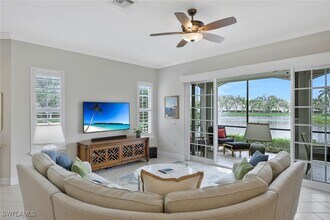 5012 Maxwell Cir in Naples, FL - Foto de edificio - Building Photo