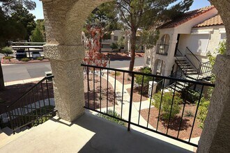 4742 Nara Vista Way in Las Vegas, NV - Building Photo - Building Photo