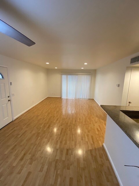 10331 Lindley Ave, Unit 143 in Porter Ranch, CA - Building Photo