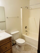 1575 11th Ave, Unit 3 bedroom 2 bathrooms in Newport, MN - Foto de edificio - Building Photo