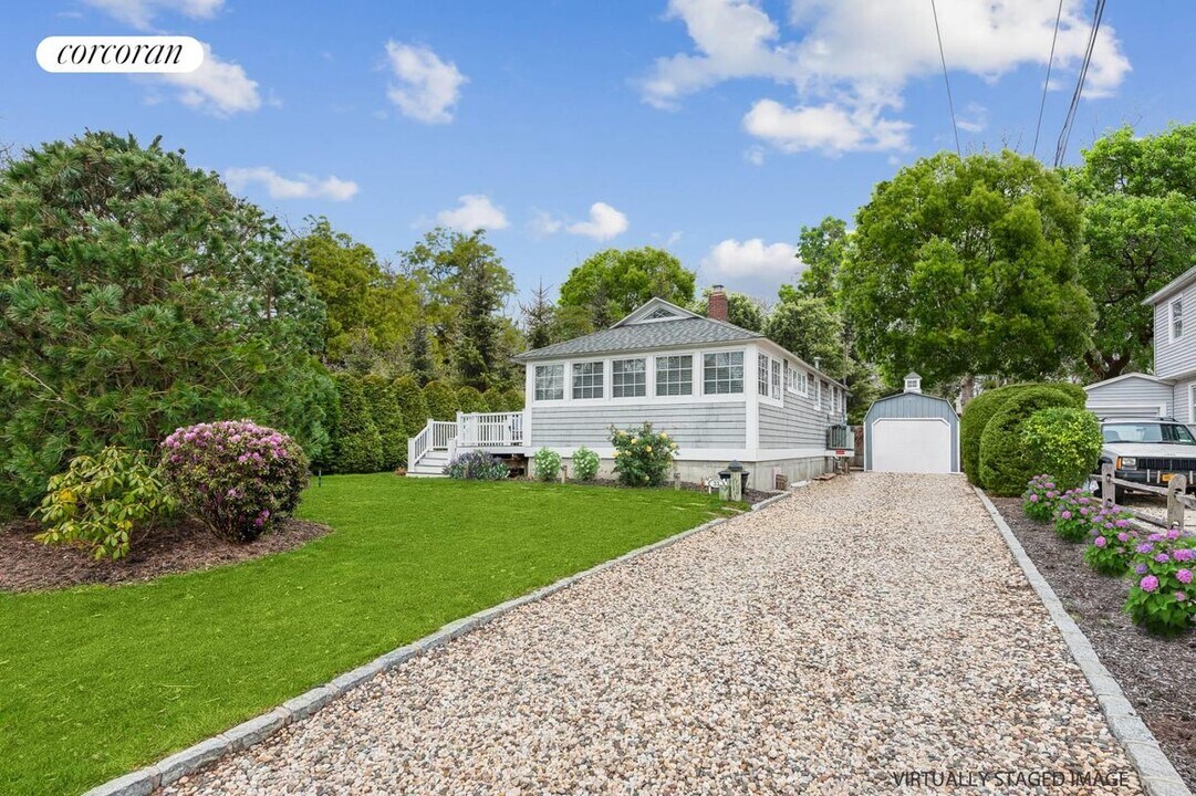 33 Bay Ave in Sag Harbor, NY - Building Photo