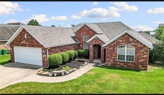 410 Coopers Farm Rd in Centerton, AR - Building Photo