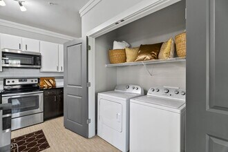 Axis at Watters Creek in Allen, TX - Foto de edificio - Building Photo