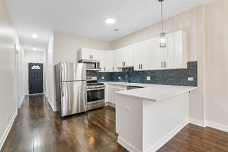 1704 N Springfield Ave in Chicago, IL - Building Photo - Building Photo