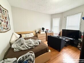 17 Cawfield St, Unit 1 in Boston, MA - Building Photo - Building Photo
