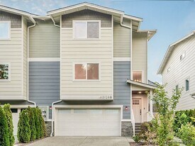 13128 12th Dr SE in Everett, WA - Building Photo