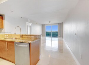 2641 N Flamingo Rd in Plantation, FL - Building Photo - Building Photo