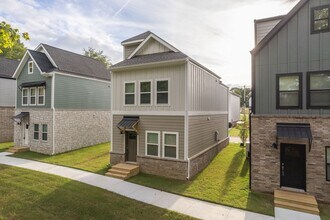 1319 Van Buren Ave in Fayetteville, AR - Building Photo - Building Photo