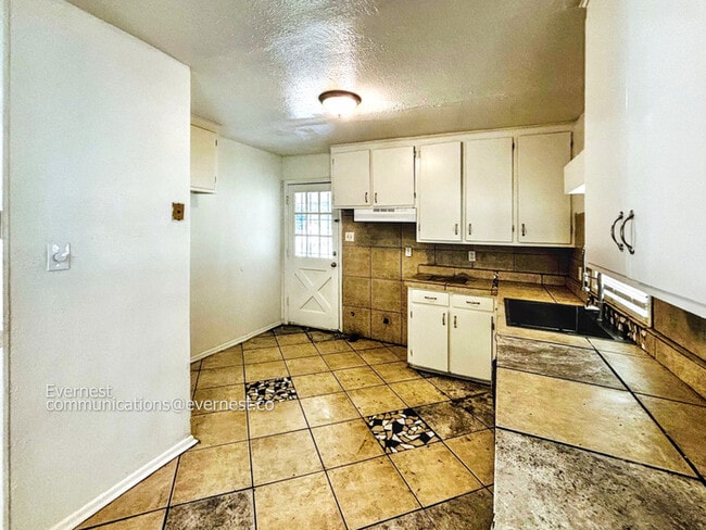 2740 Teresa Dr in Jackson, MS - Building Photo - Building Photo
