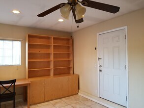 19601 Friar St, Unit 0 in Tarzana, CA - Building Photo - Building Photo