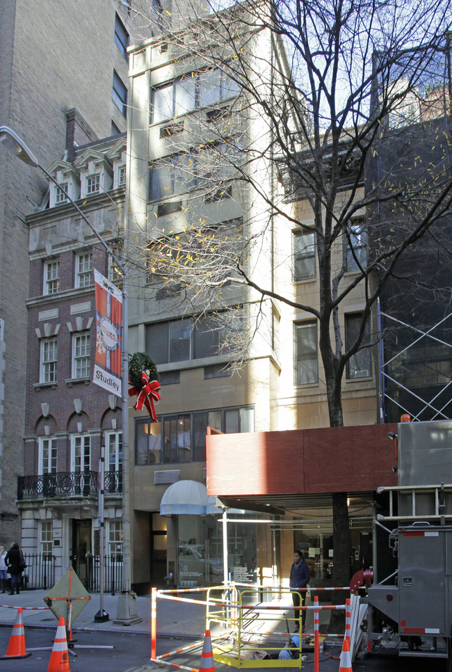 129 E 56th St in New York, NY - Building Photo - Building Photo