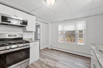 8 Main St in Pepperell, MA - Building Photo - Building Photo