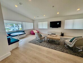 10911 N Bayshore Dr in Miami, FL - Building Photo - Building Photo