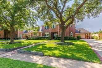 3114 W Autumn Run Cir in Sugar Land, TX - Building Photo - Building Photo