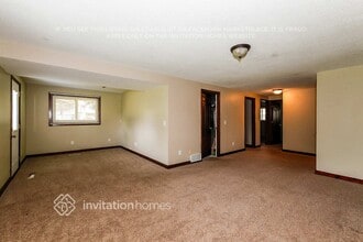 4804 W Hidden Valley Dr in Savage, MN - Building Photo - Building Photo