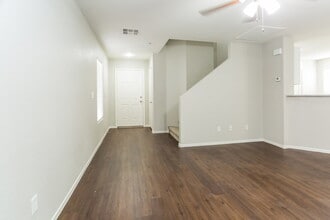 8417 Warthen Meadows St in Las Vegas, NV - Foto de edificio - Building Photo