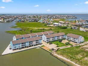 500 Tiki Dr in Tiki Island, TX - Building Photo - Building Photo