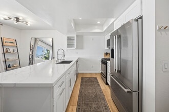 11734 Avon Way, Unit 102 in Los Angeles, CA - Foto de edificio - Building Photo