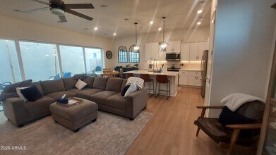 290 E Markwood Dr in Chandler, AZ - Building Photo - Building Photo