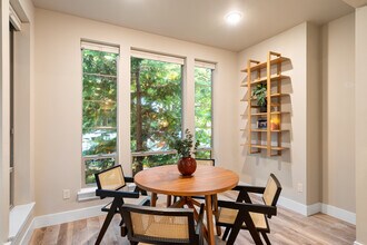 1805 SE Madison St, Unit 102 in Portland, OR - Foto de edificio - Building Photo