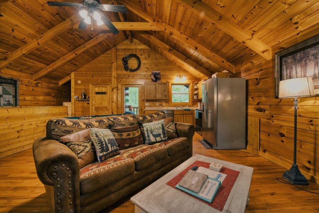 1833 Laurel Valley Way in Sevierville, TN - Foto de edificio