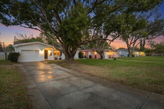5897 5th St S in St. Petersburg, FL - Building Photo - Building Photo
