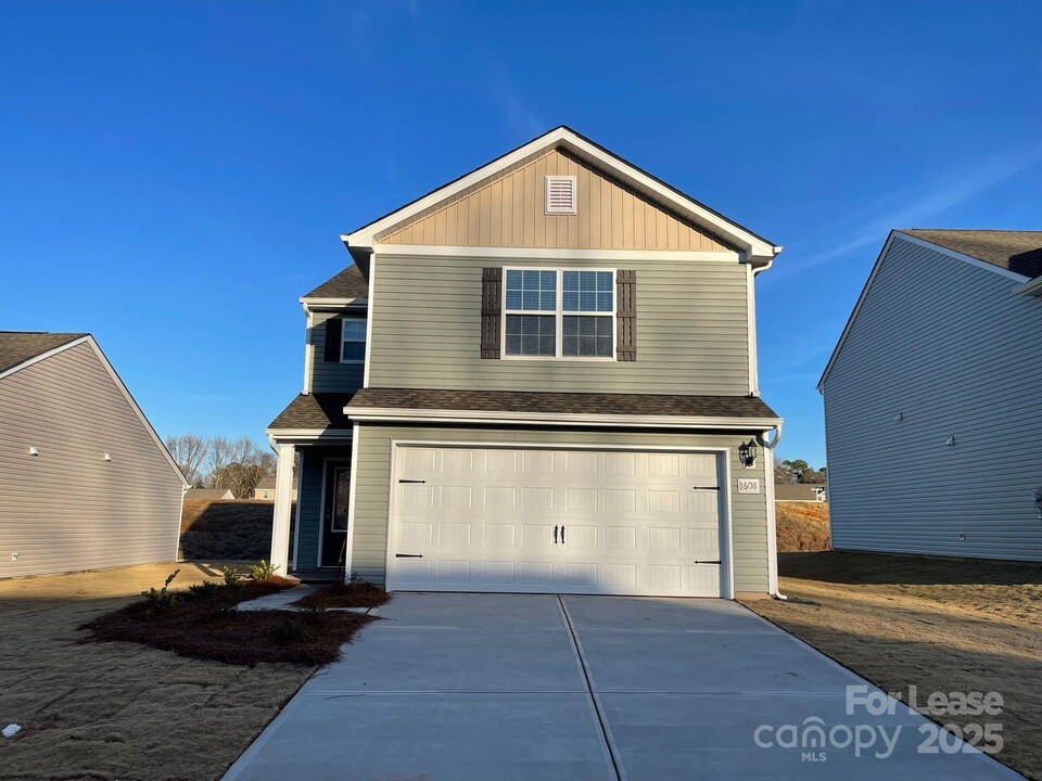 1608 Nia Rd in Charlotte, NC - Foto de edificio