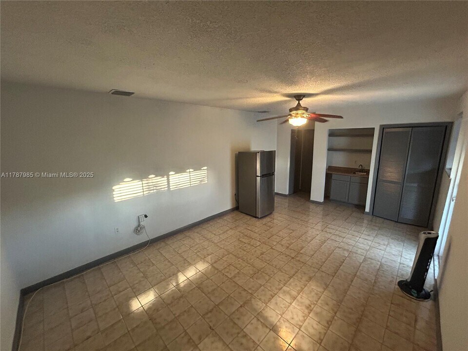 5530 W 12th Ln-Unit -1 in Hialeah, FL - Building Photo