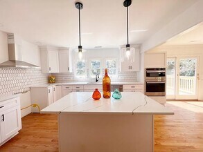 12 Ginger Ln in Taylors, SC - Foto de edificio - Building Photo