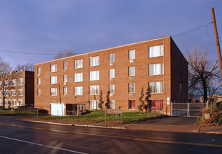 Collins Place in Hartford, CT - Building Photo - Building Photo