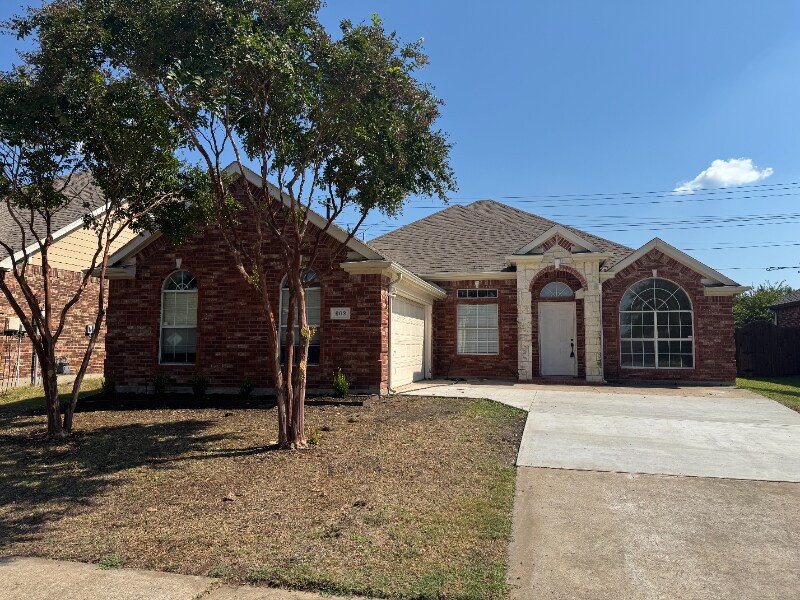 903 Redbud Dr in Allen, TX - Foto de edificio