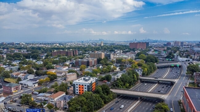 15 S 13th St-Unit -205 in Newark, NJ - Foto de edificio - Building Photo