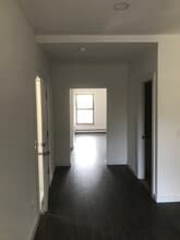 301 Liberty St, Unit 3rd Floor in Newburgh, NY - Foto de edificio - Building Photo