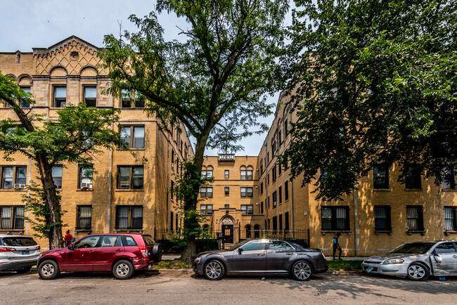 1734 E 72nd St in Chicago, IL - Foto de edificio - Building Photo