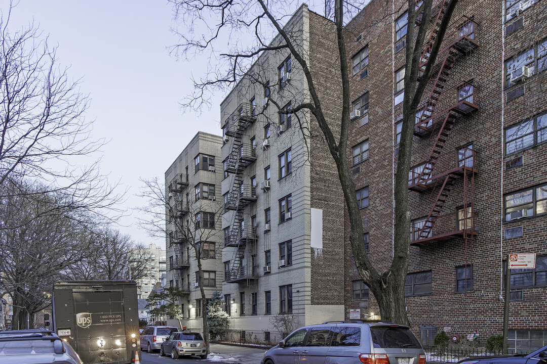 2962 Decatur Ave in Bronx, NY - Foto de edificio