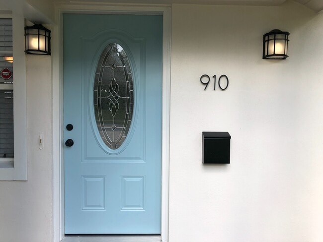 910 S Mills Ave in Orlando, FL - Building Photo - Building Photo