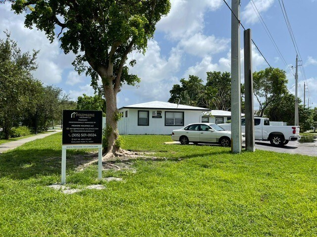 La Siesta Apartments I LLC in Fort Lauderdale, FL - Building Photo