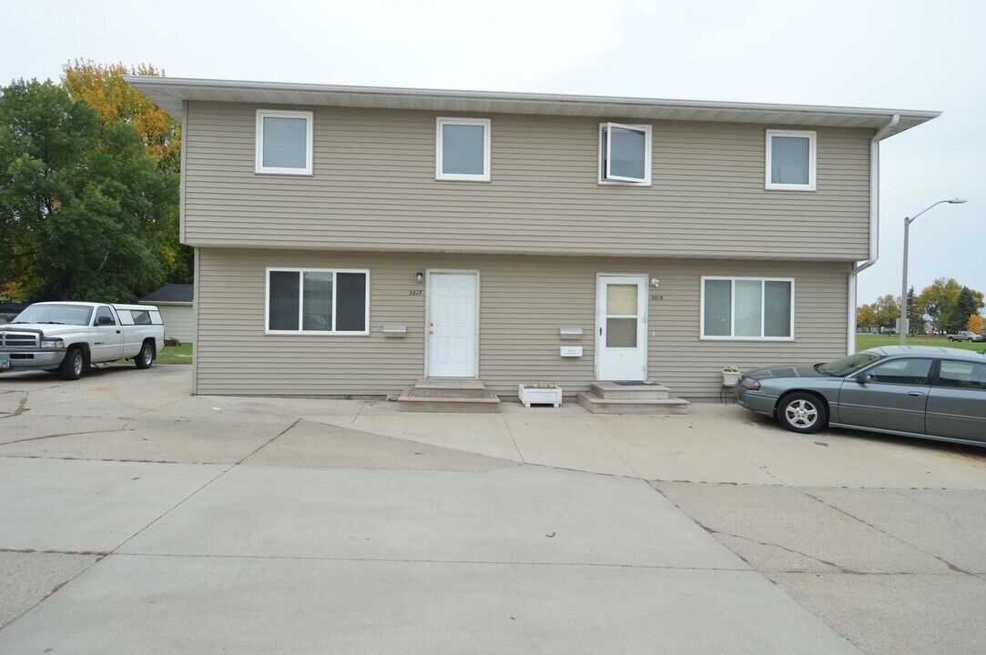 3615-3617 13th Ave N in Grand Forks, ND - Building Photo