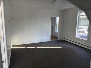 453 Pond St in Woonsocket, RI - Building Photo - Building Photo